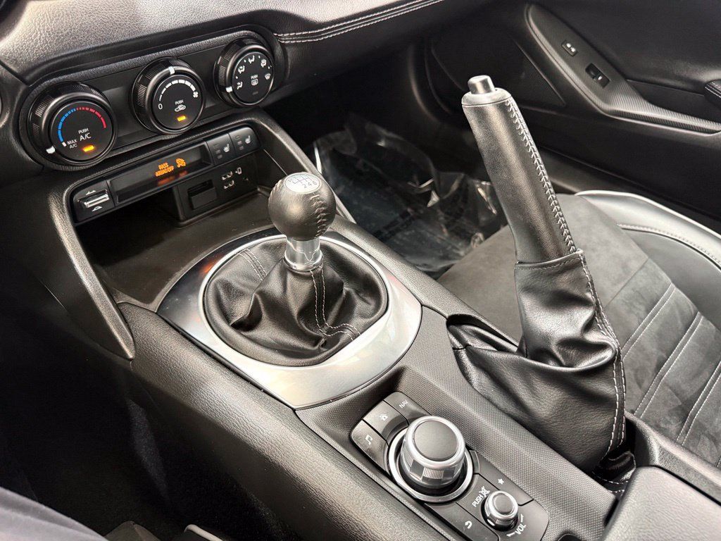 Used 2022 MAZDA MX-5 Miata Club RWD image 31