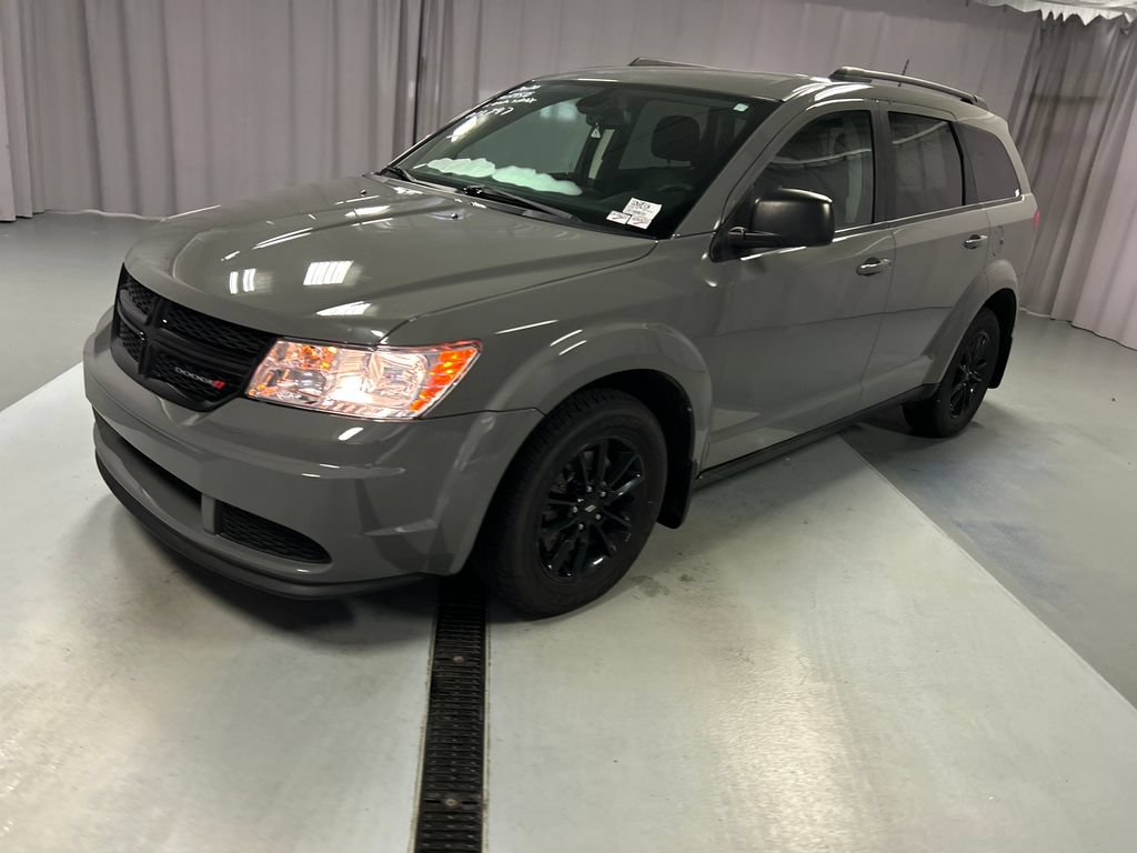 Used 2020 Dodge Journey SE w/ Blacktop Package FWD image 3