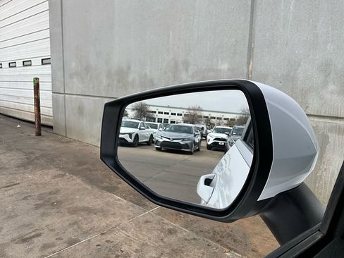 Used 2025 Kia Sportage LX image 18