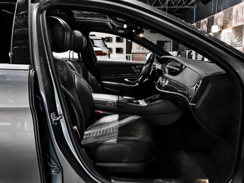 Used 2019 Mercedes-Benz S 560 Sedan image 32