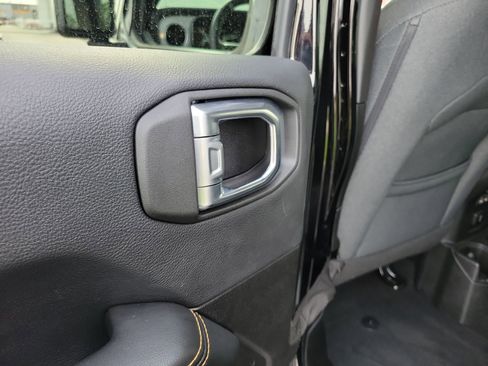 Used 2025 Jeep Wrangler Unlimited Sahara AWD/4WD image 13