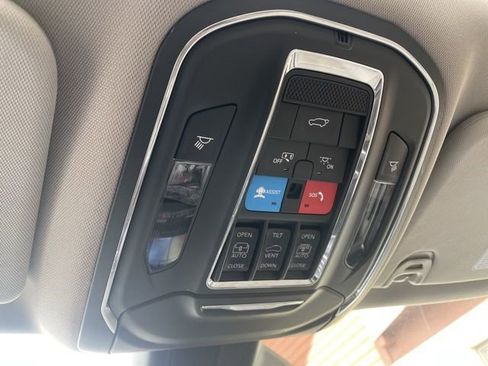 Used 2023 Jeep Wagoneer Series II w/ Premium Group I image 32