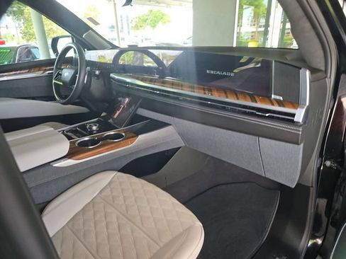 Certified 2025 Cadillac Escalade Sport Platinum AWD/4WD image 29