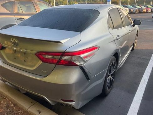 Used 2018 Toyota Camry SE w/ Moonroof Package FWD image 6