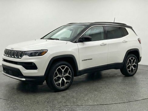 Used 2025 Jeep Compass Limited AWD/4WD image 3