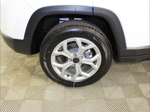 New 2025 Jeep Compass Latitude image 42