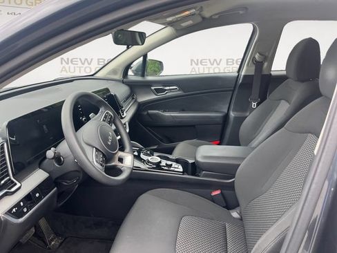 Used 2023 Kia Sportage LX AWD/4WD image 9