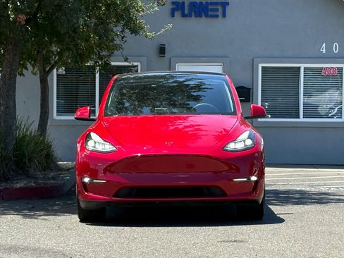 Used 2023 Tesla Model Y AWD image 2