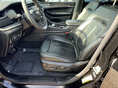 Certified 2024 Jeep Grand Cherokee Limited image 16