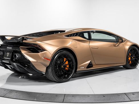 Used 2024 Lamborghini Huracan Tecnica RWD image 3