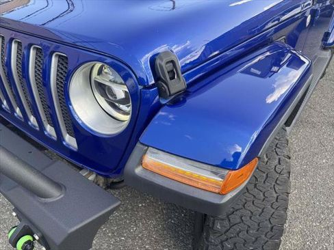 Used 2018 Jeep Wrangler Unlimited Sahara w/ Dual Top Group AWD/4WD image 8