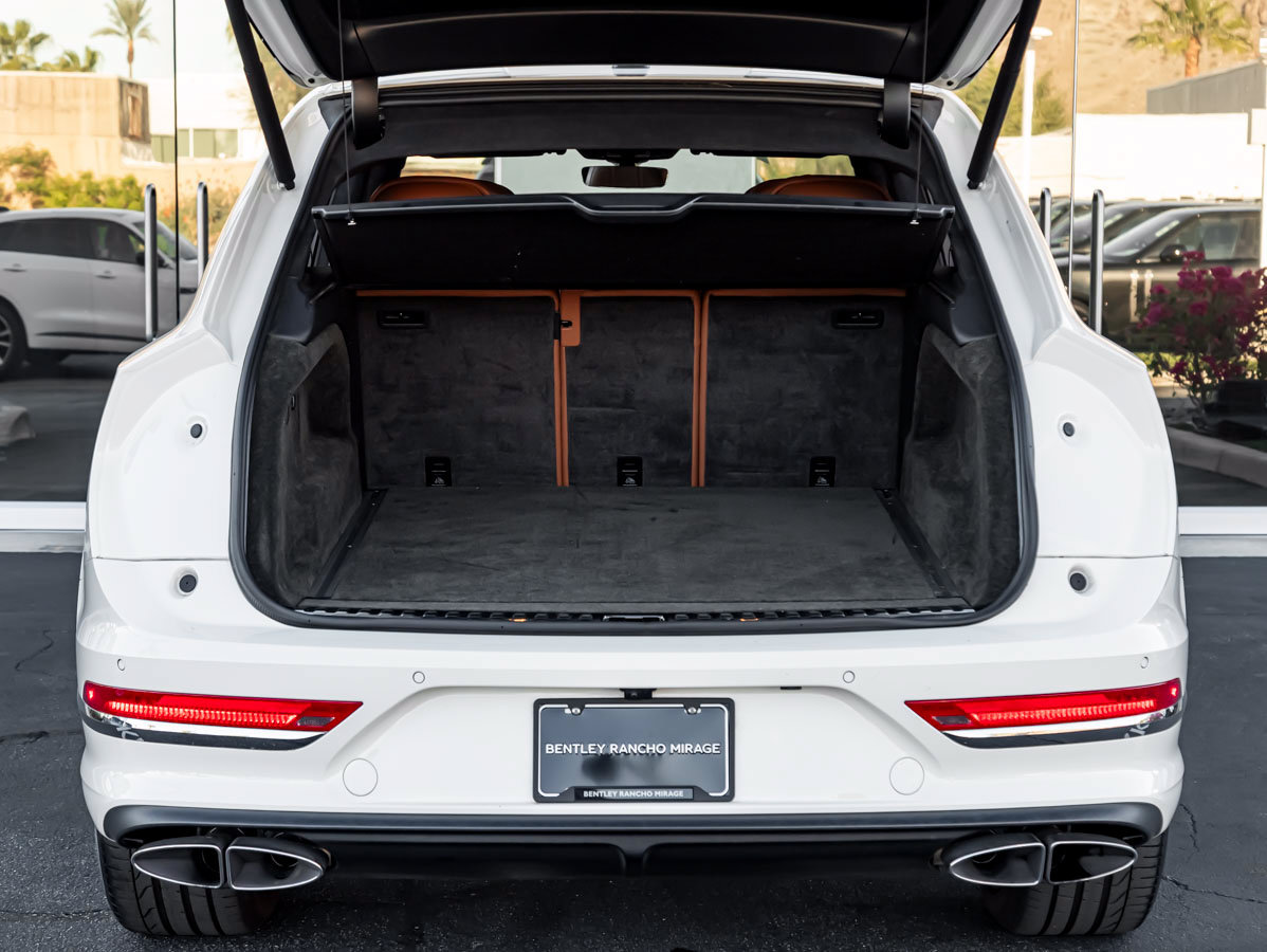 Used 2023 Bentley Bentayga Plug-In Hybrid AWD/4WD image 36