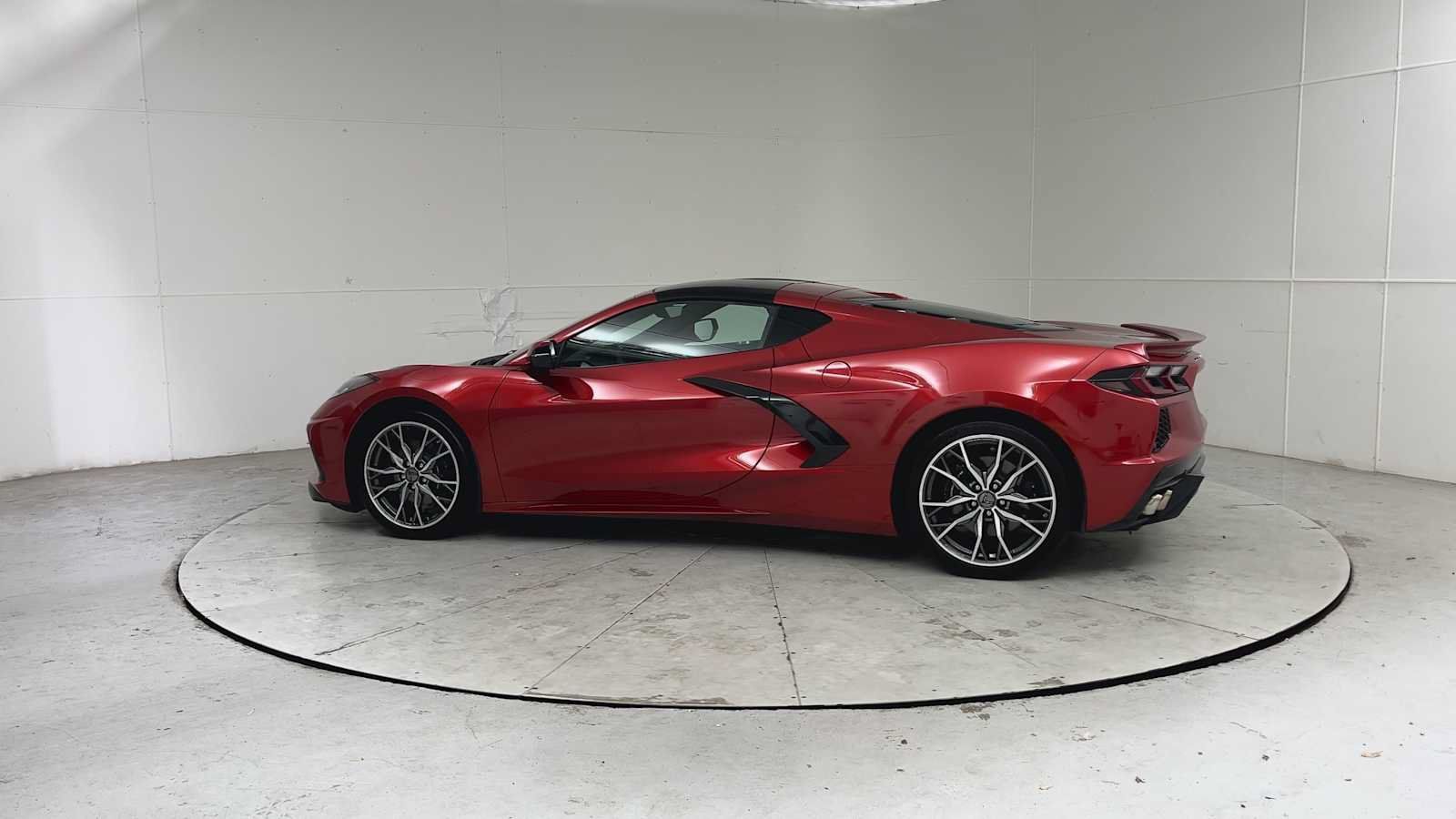 Used 2024 Chevrolet Corvette Stingray Coupe RWD image 4