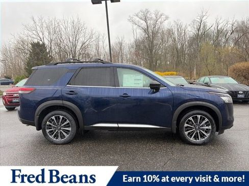 New 2026 Nissan Pathfinder Platinum w/ Cargo Package AWD/4WD image 8