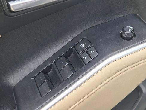 Used 2023 Toyota Highlander XLE AWD/4WD image 33