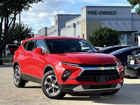 Used 2023 Chevrolet Blazer LT FWD image 2