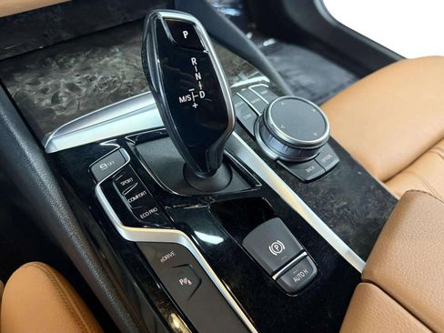 Used 2019 BMW 530e w/ Convenience Package image 20