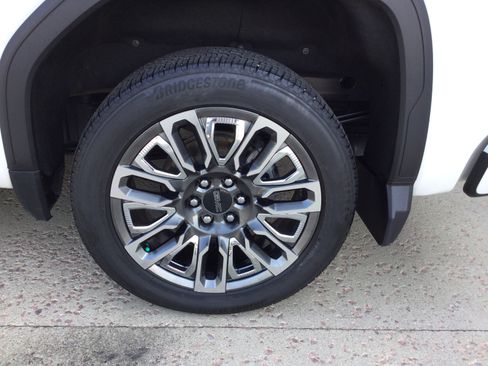 Used 2023 GMC Sierra 1500 Denali Ultimate AWD/4WD image 9