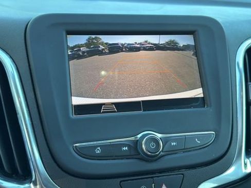 Used 2022 Chevrolet Equinox LT FWD image 27