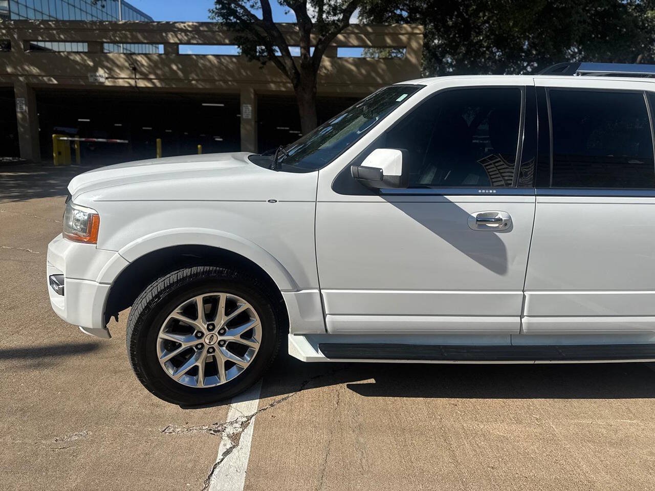 Used 2017 Ford Expedition EL Limited AWD/4WD image 4