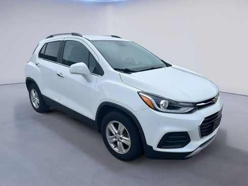 Used 2017 Chevrolet Trax LT w/ LT Convenience Package FWD image 9