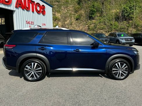 Used 2022 Nissan Pathfinder Platinum w/ Lighting Package (N92) AWD/4WD image 8