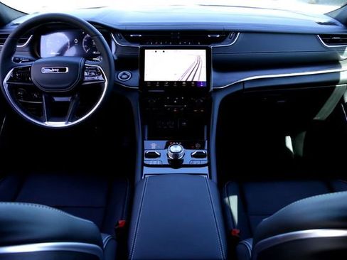 New 2025 Jeep Grand Cherokee L Overland w/ Luxury Tech Group IV image 21