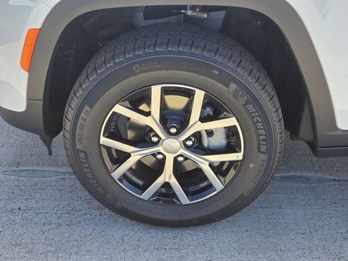 New 2025 Jeep Grand Cherokee Limited image 11