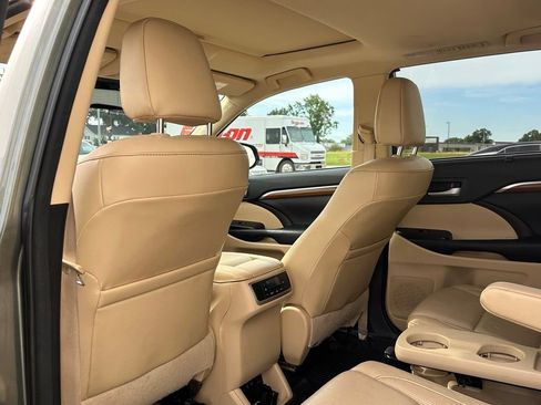 Used 2017 Toyota Highlander Limited w/ Protection Package #3 AWD/4WD image 14