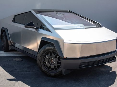 Used 2024 Tesla Cybertruck AWD Crew Cab image 6