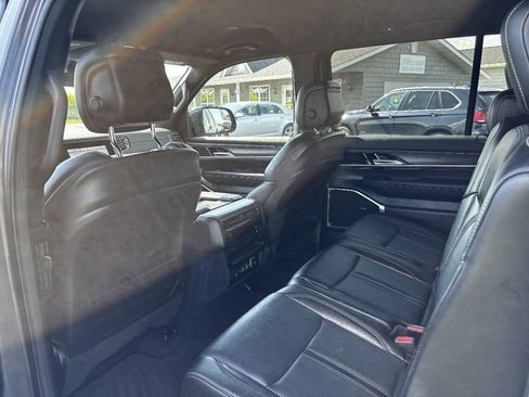 Used 2024 Jeep Wagoneer L Series II w/ Flexible Seating Group RWD image 22