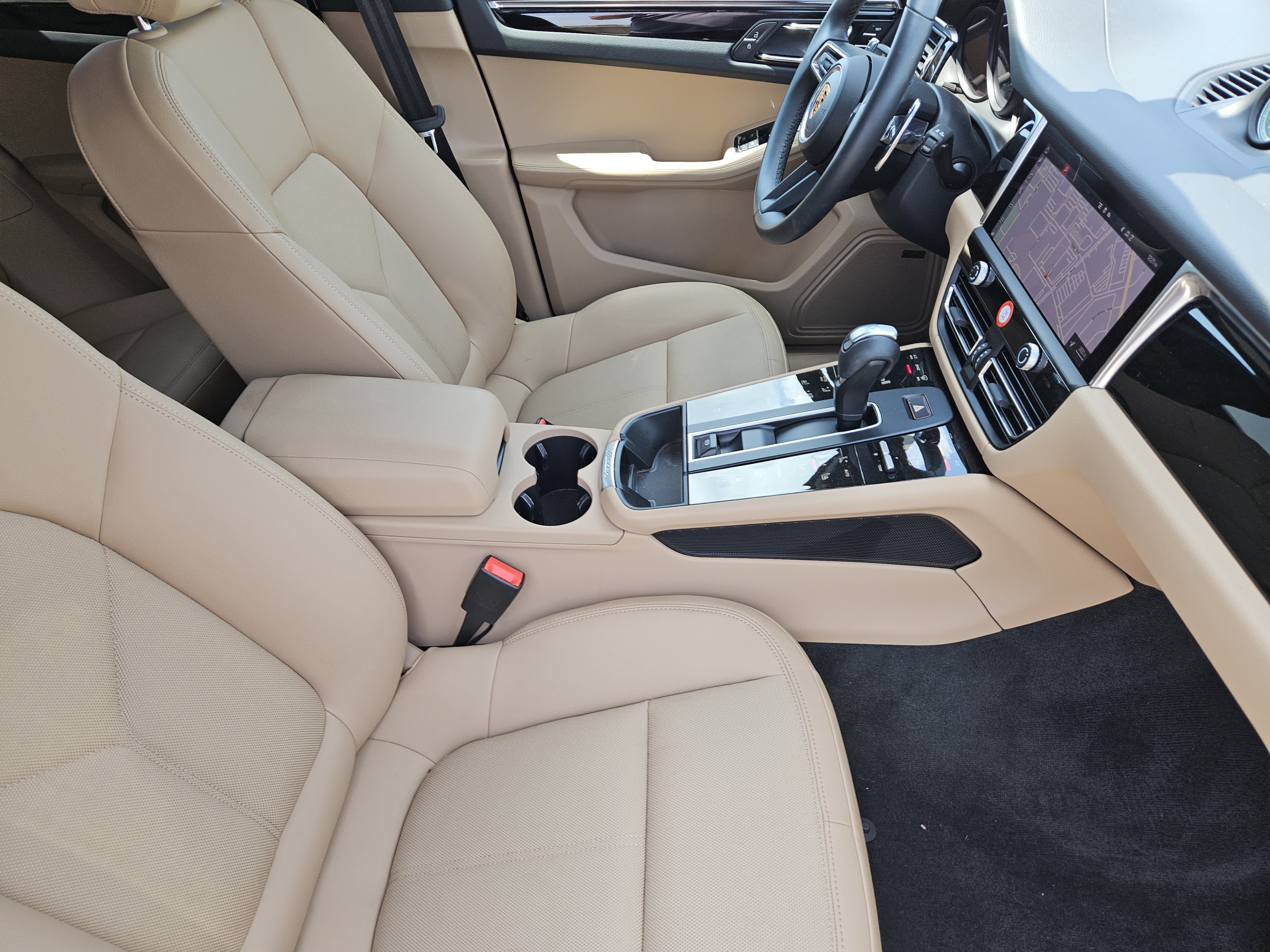Certified 2026 Porsche Macan AWD/4WD image 15