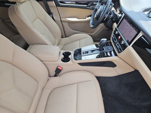 Certified 2026 Porsche Macan AWD/4WD image 15