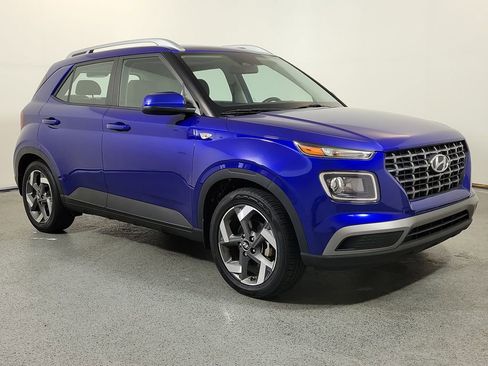 Used 2023 Hyundai Venue SEL FWD image 1