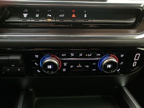 Used 2024 GMC Sierra 3500 SLT w/ SLT Premium Package image 27