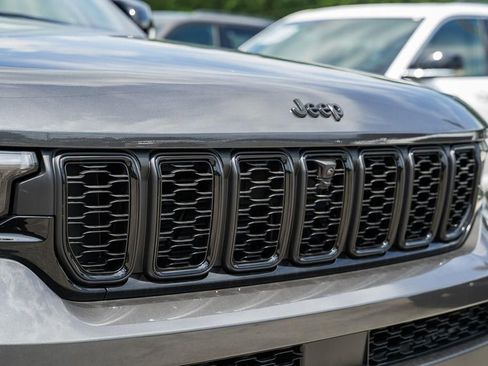 New 2025 Jeep Grand Cherokee L Limited w/ Luxury Tech Group II image 12