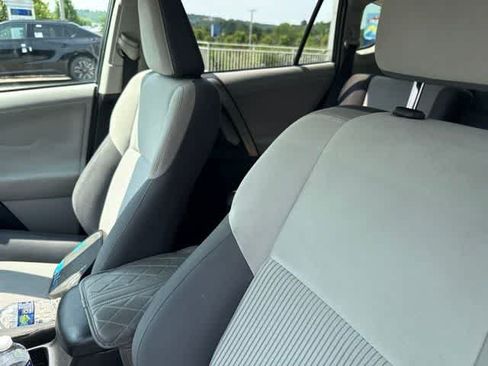 Used 2013 Toyota RAV4 XLE FWD image 9