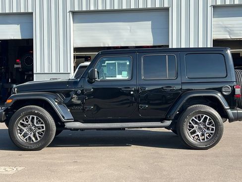 Used 2025 Jeep Wrangler Sahara w/ Safety Group image 7