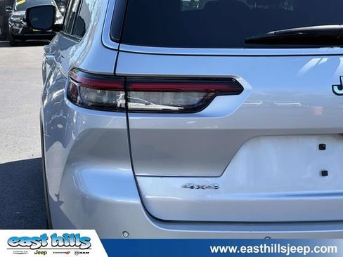 Used 2023 Jeep Grand Cherokee L Limited AWD/4WD image 12