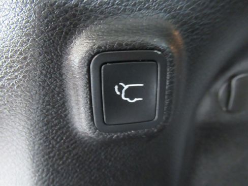 Used 2019 Jeep Cherokee Trailhawk w/ Comfort/Convenience Group AWD/4WD image 20