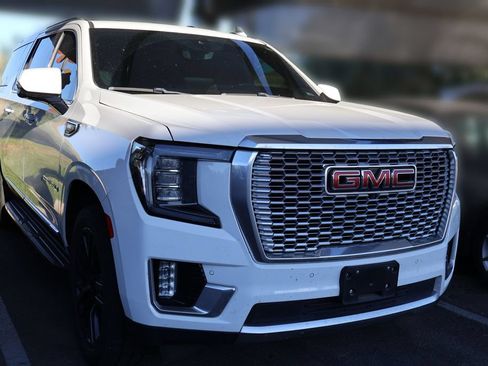 Used 2021 GMC Yukon XL Denali w/ Advanced Technology Package AWD/4WD image 12