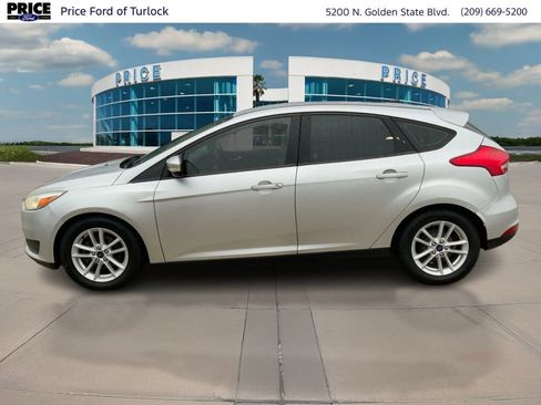 Used 2017 Ford Focus SE image 8