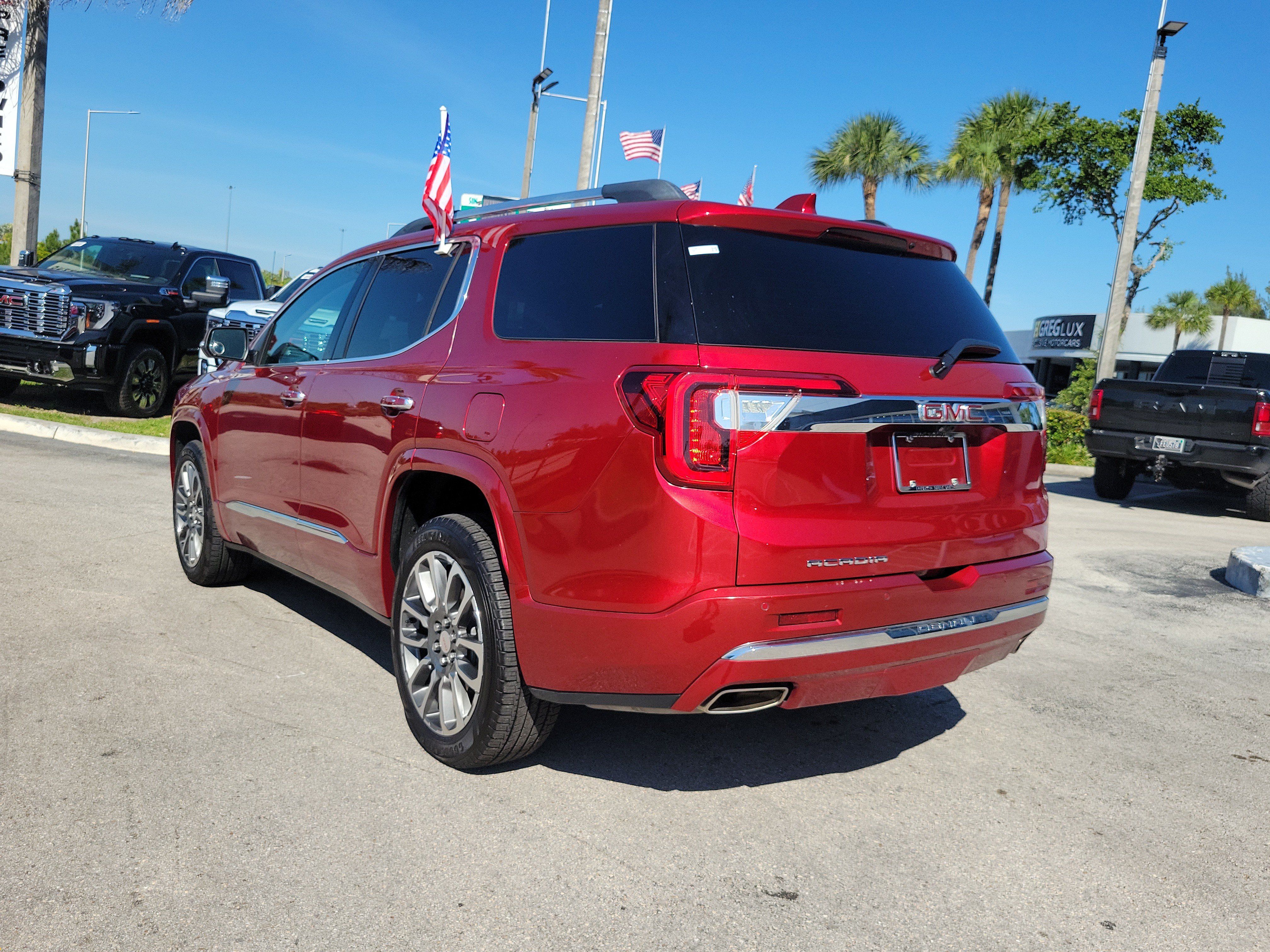 Used 2022 GMC Acadia Denali w/ Denali Ultimate Package FWD image 7