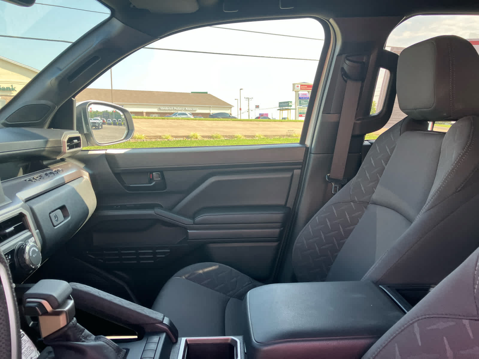 Certified 2026 Toyota Tacoma SR5 AWD/4WD image 12