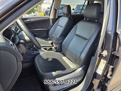 Certified 2022 Volkswagen Tiguan SE FWD image 9