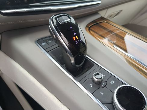 Certified 2024 Cadillac Escalade Premium Luxury Platinum AWD/4WD image 15