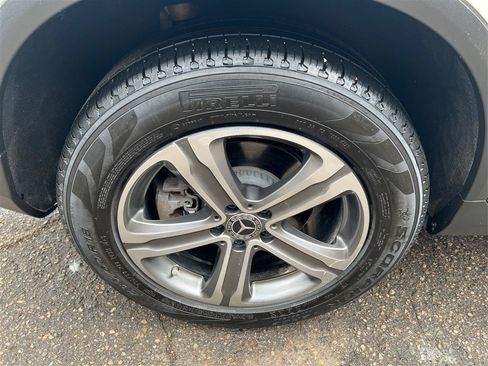 Used 2019 Mercedes-Benz GLC 300 4MATIC image 18