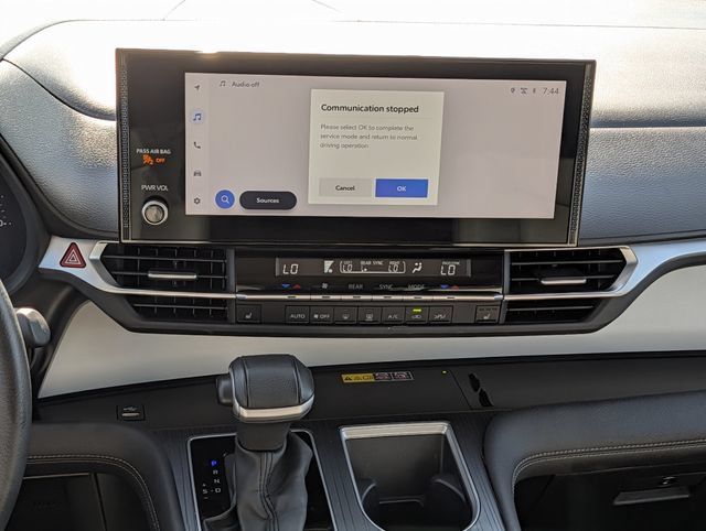 Used 2025 Toyota Sienna XLE FWD image 15