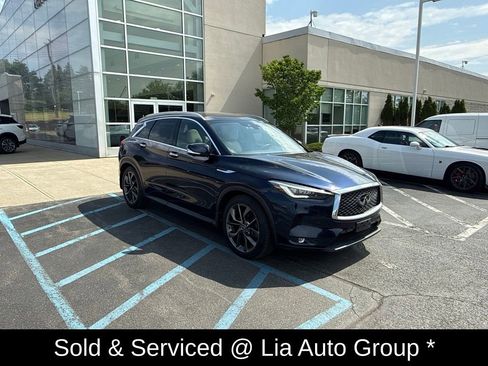 Used 2019 INFINITI QX50 Essential w/ Sensory Package AWD/4WD image 3