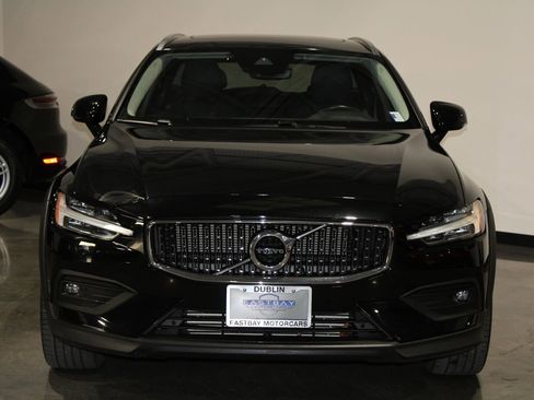 Used 2021 Volvo V60 T5 Cross Country w/ Climate Package image 4